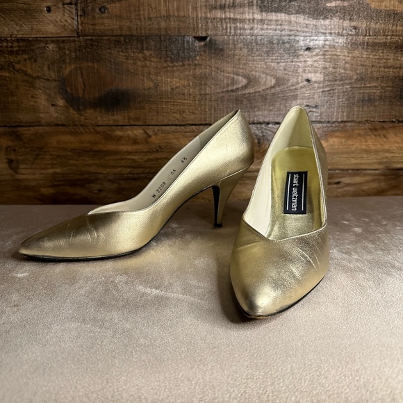FINAL PRICE DROP Vintage Pumps / Heels by Stuart Weitzman - Picture 3 of 9